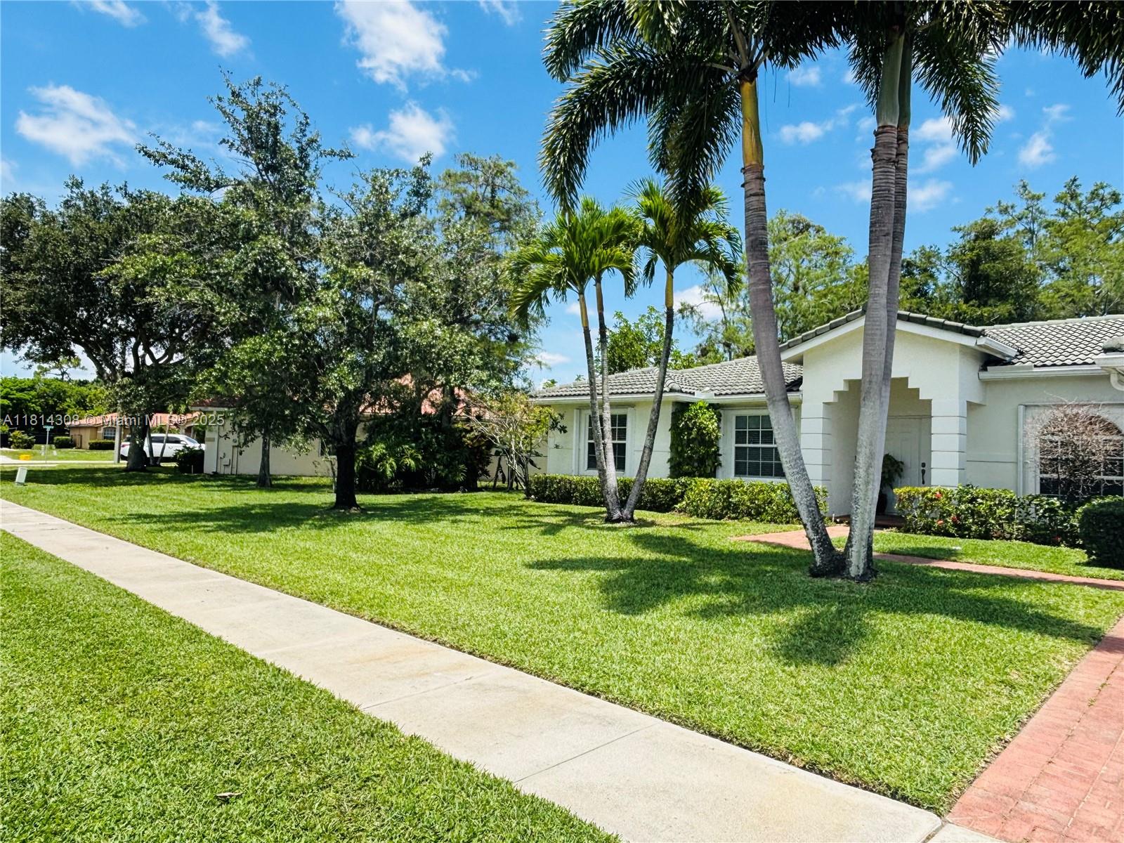 126 Chestnut Cir, Royal Palm Beach, Florida 33411