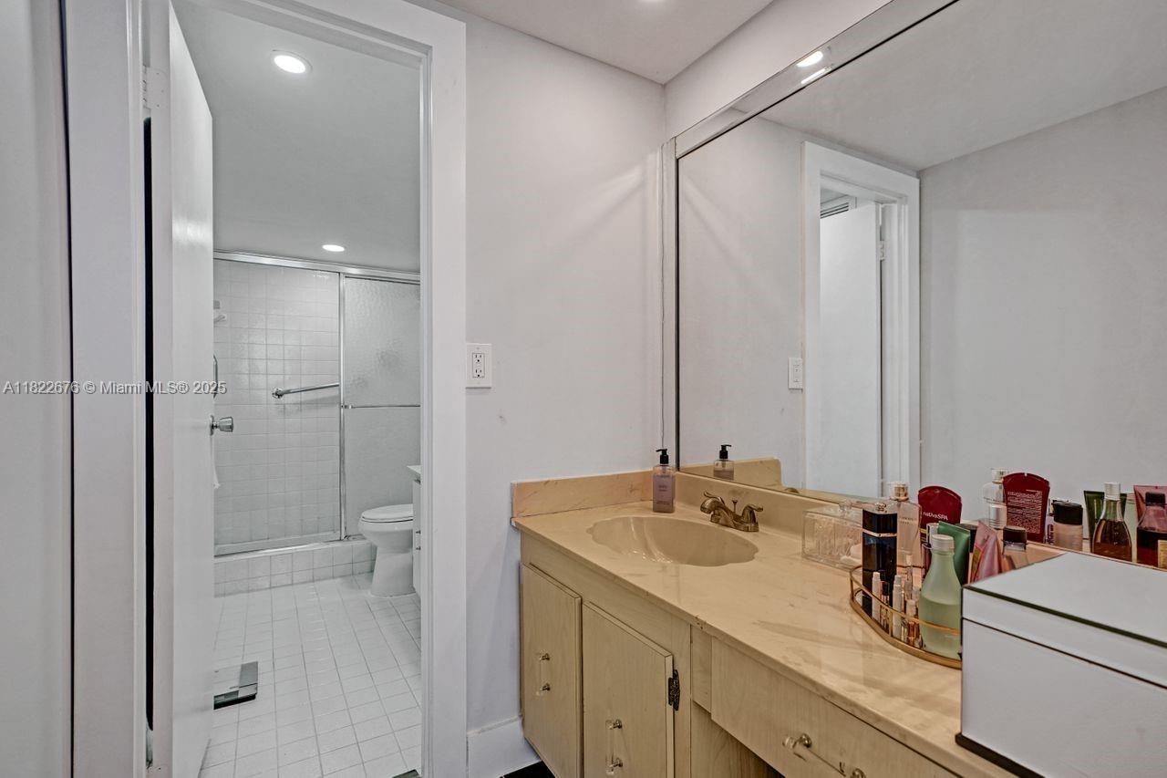 600 Three Islands Blvd #615, Hallandale Beach, Florida image 24