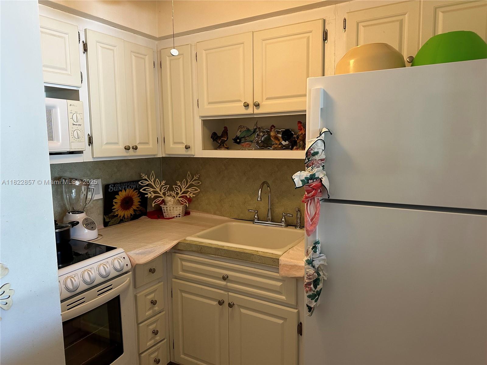 851 Atlantic Shores Blvd #118, Hallandale Beach, Florida image 2