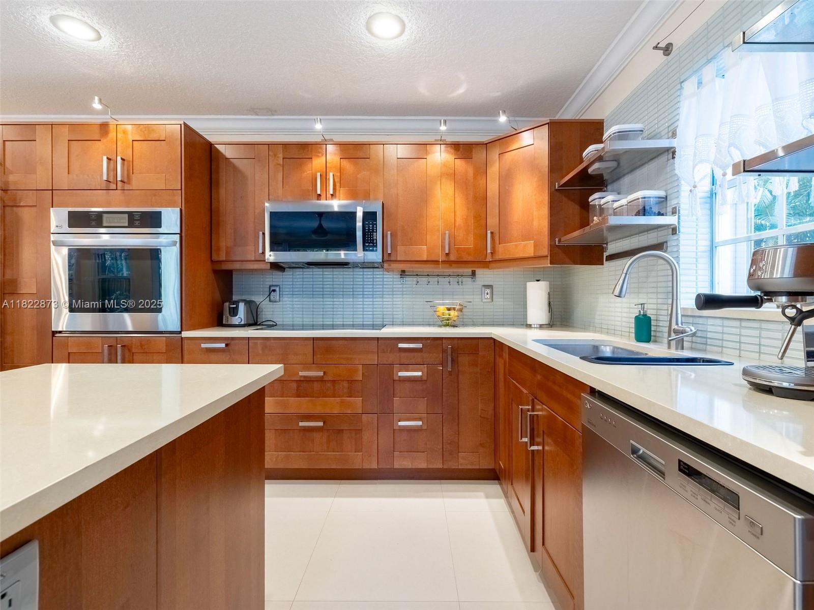 2721 Montevideo Ave, Cooper City, Florida image 15