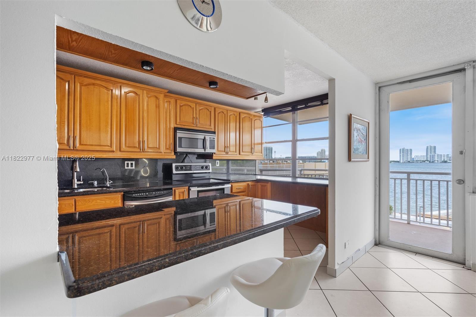 251 174th St #218, Sunny Isles Beach, Florida image 4