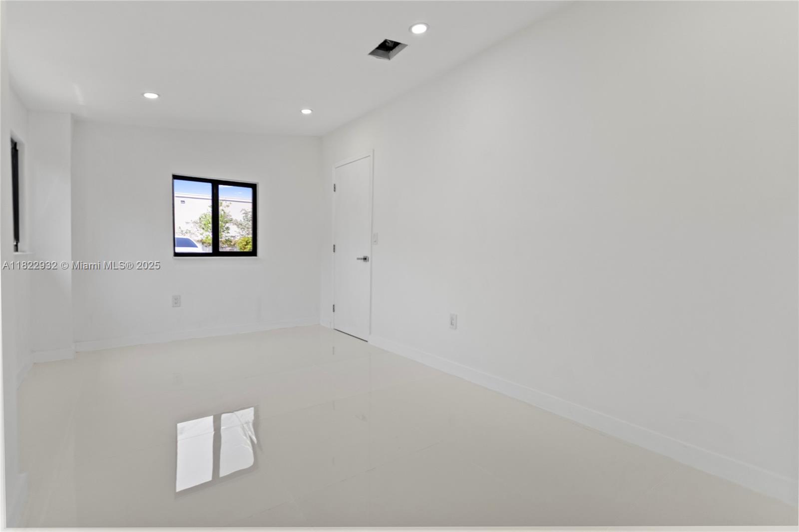 1640 NE 183 St, North Miami Beach, Florida image 33