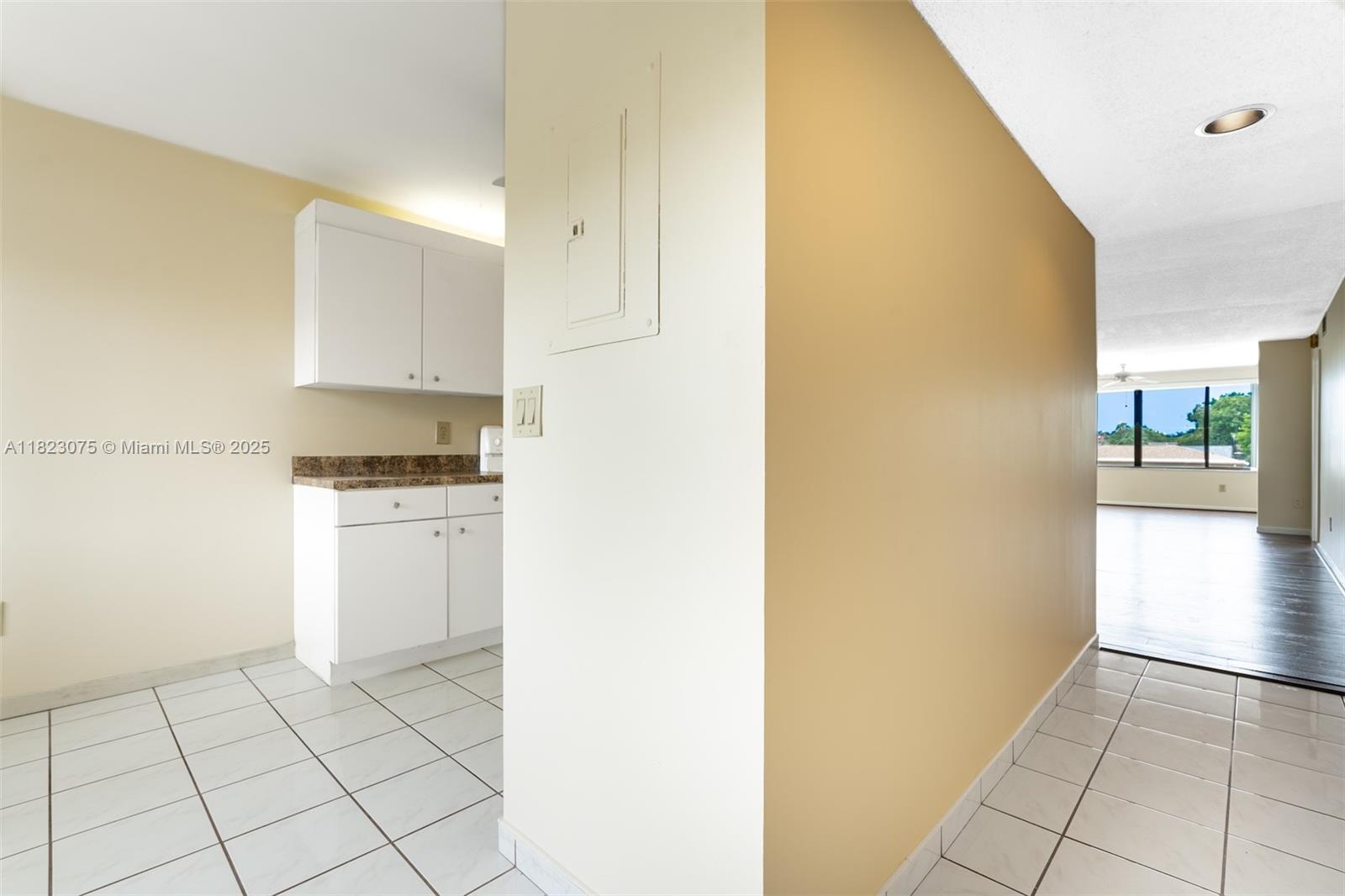 9455 N Belfort Cir #211, Tamarac, Florida image 3