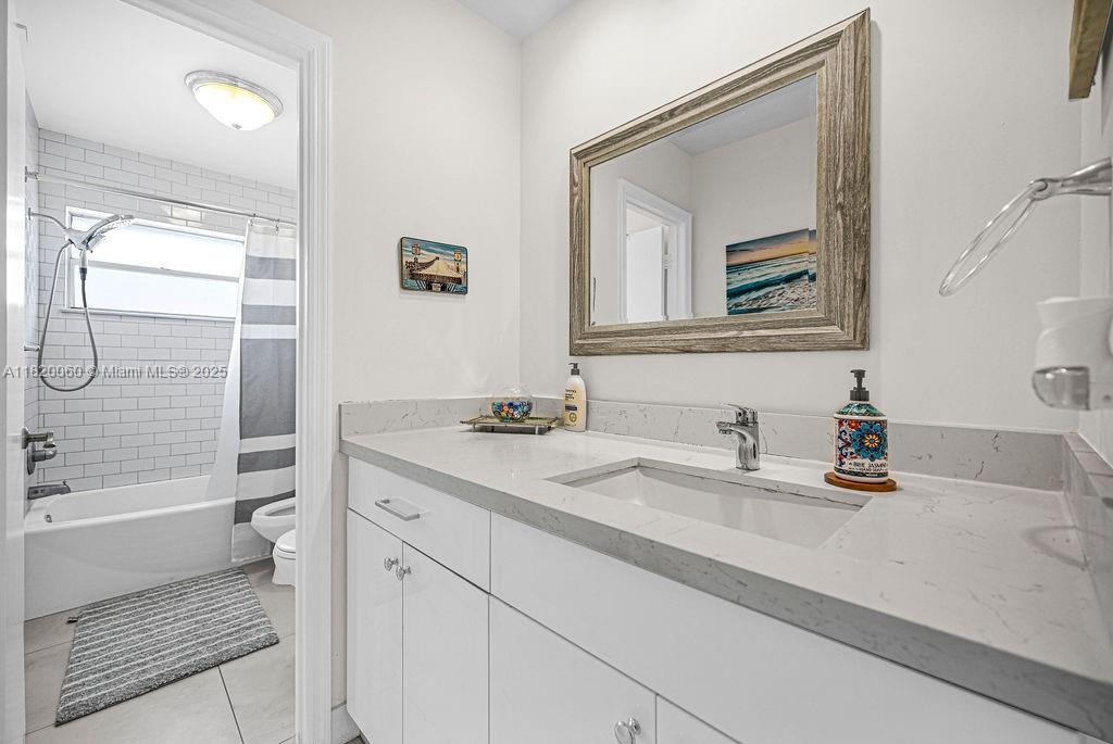 16725 NW 84th Ct, Miami Lakes, Florida image 19