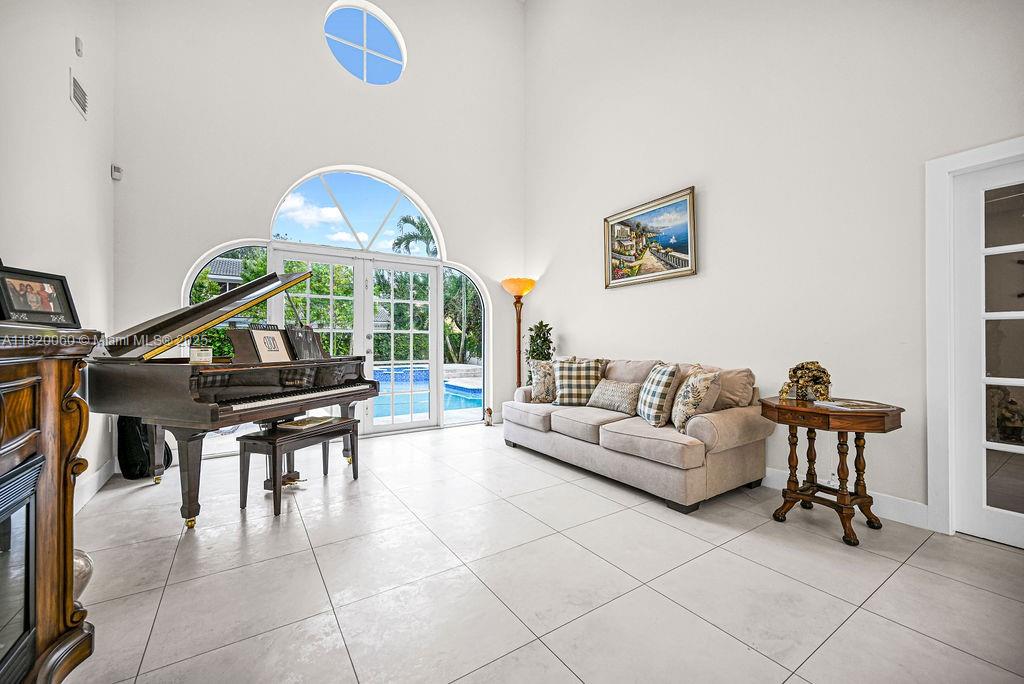 16725 NW 84th Ct, Miami Lakes, Florida image 9
