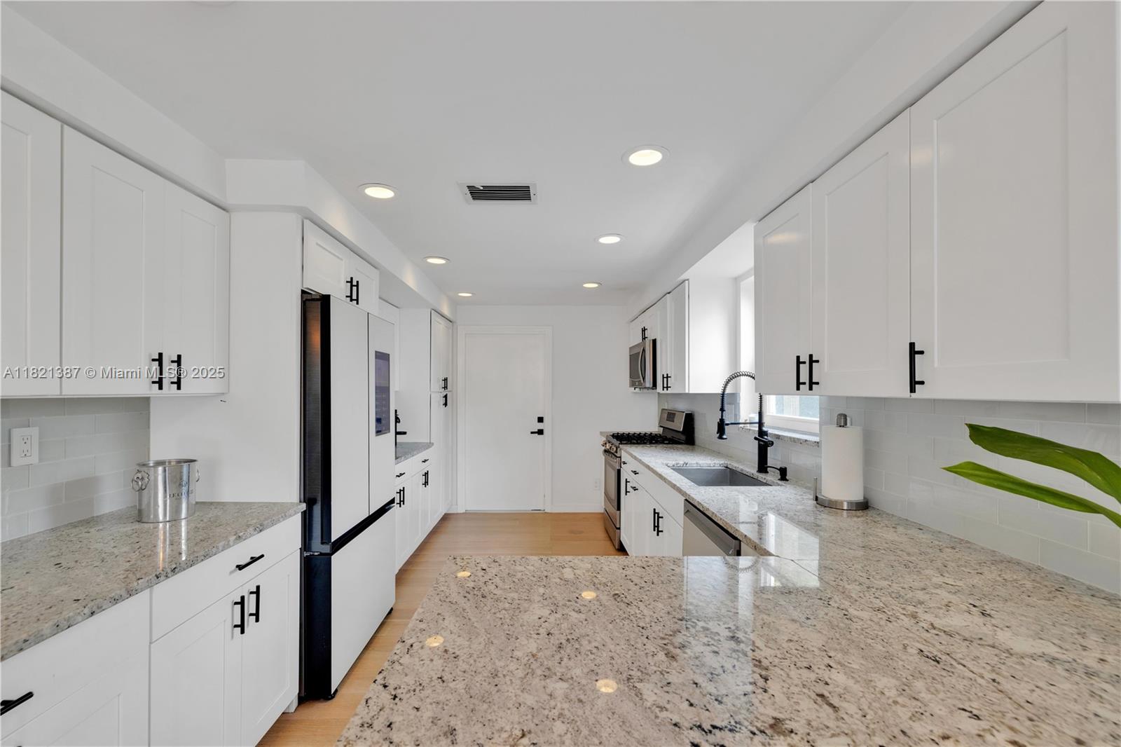7431 Coquina Dr, North Bay Village, Florida image 5