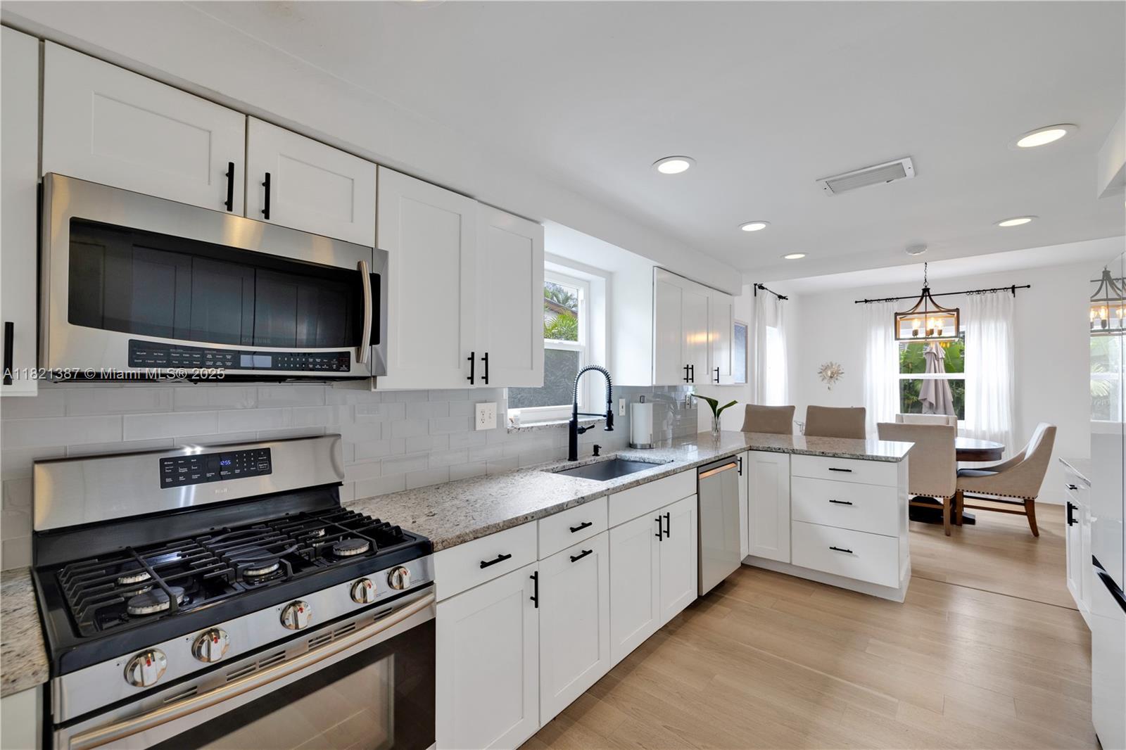 7431 Coquina Dr, North Bay Village, Florida image 6