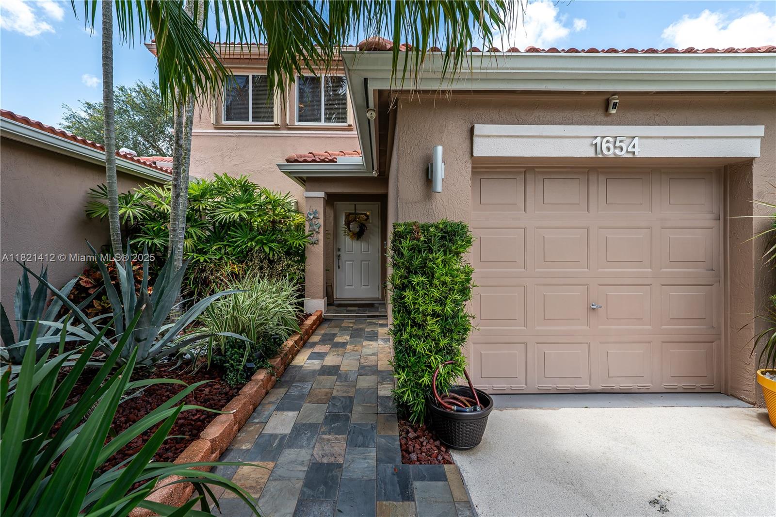 1654 SW 109th Ter, Davie, Florida image 1