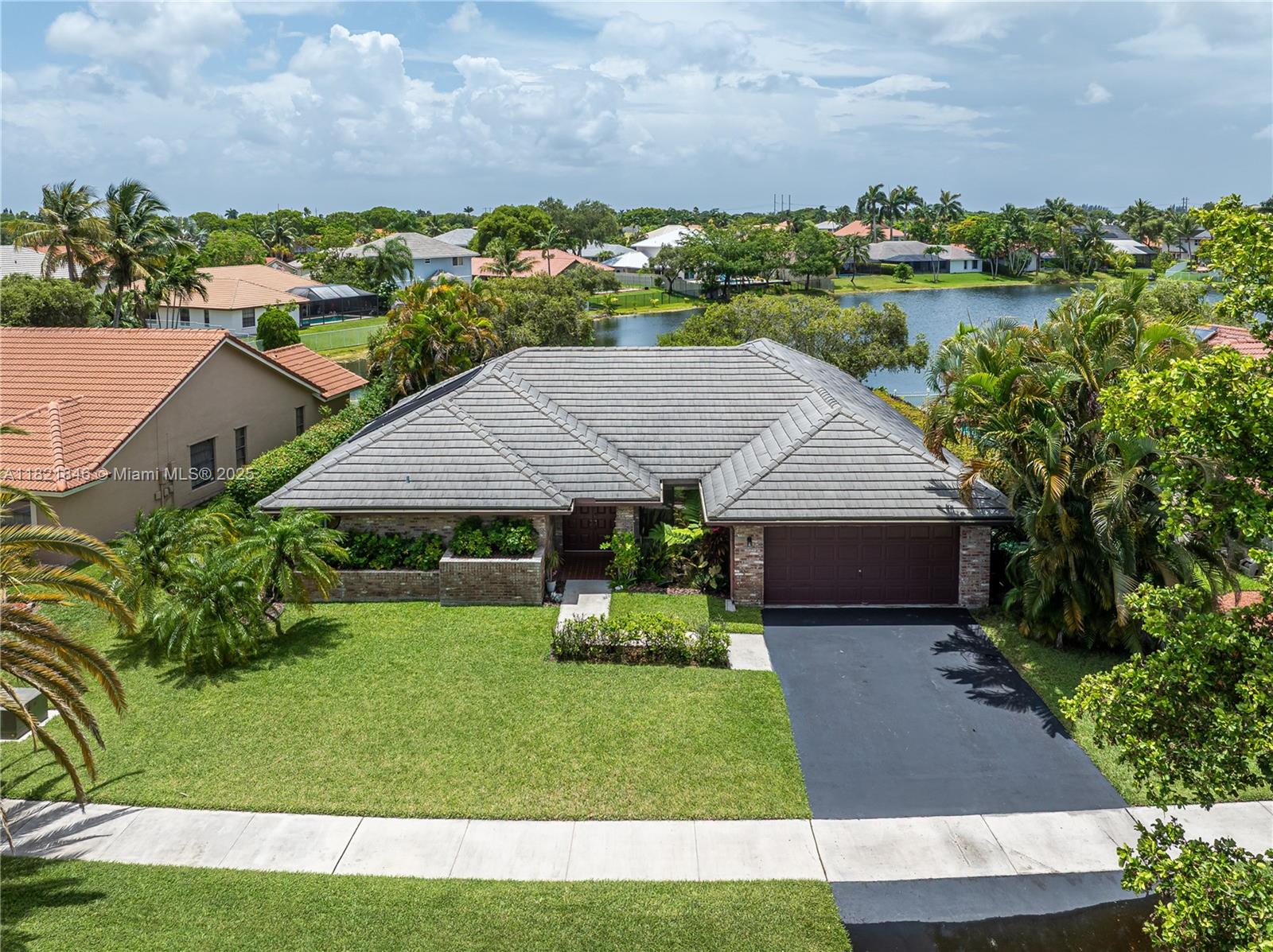 851 Altavista Ter, Davie, Florida image 2