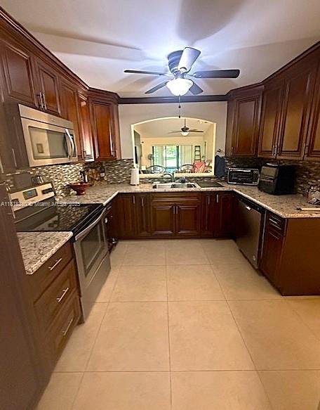 303 NW Lakeside Ct, Sunrise, Florida image 2