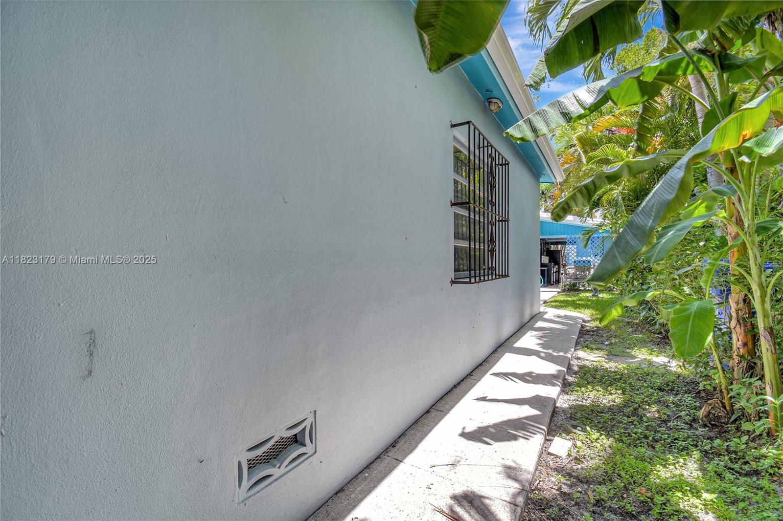1991 NE 178th St, North Miami Beach, Florida image 36