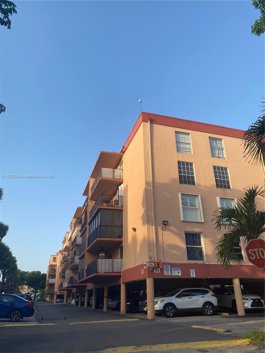 Residential, Hialeah, Florida image 18