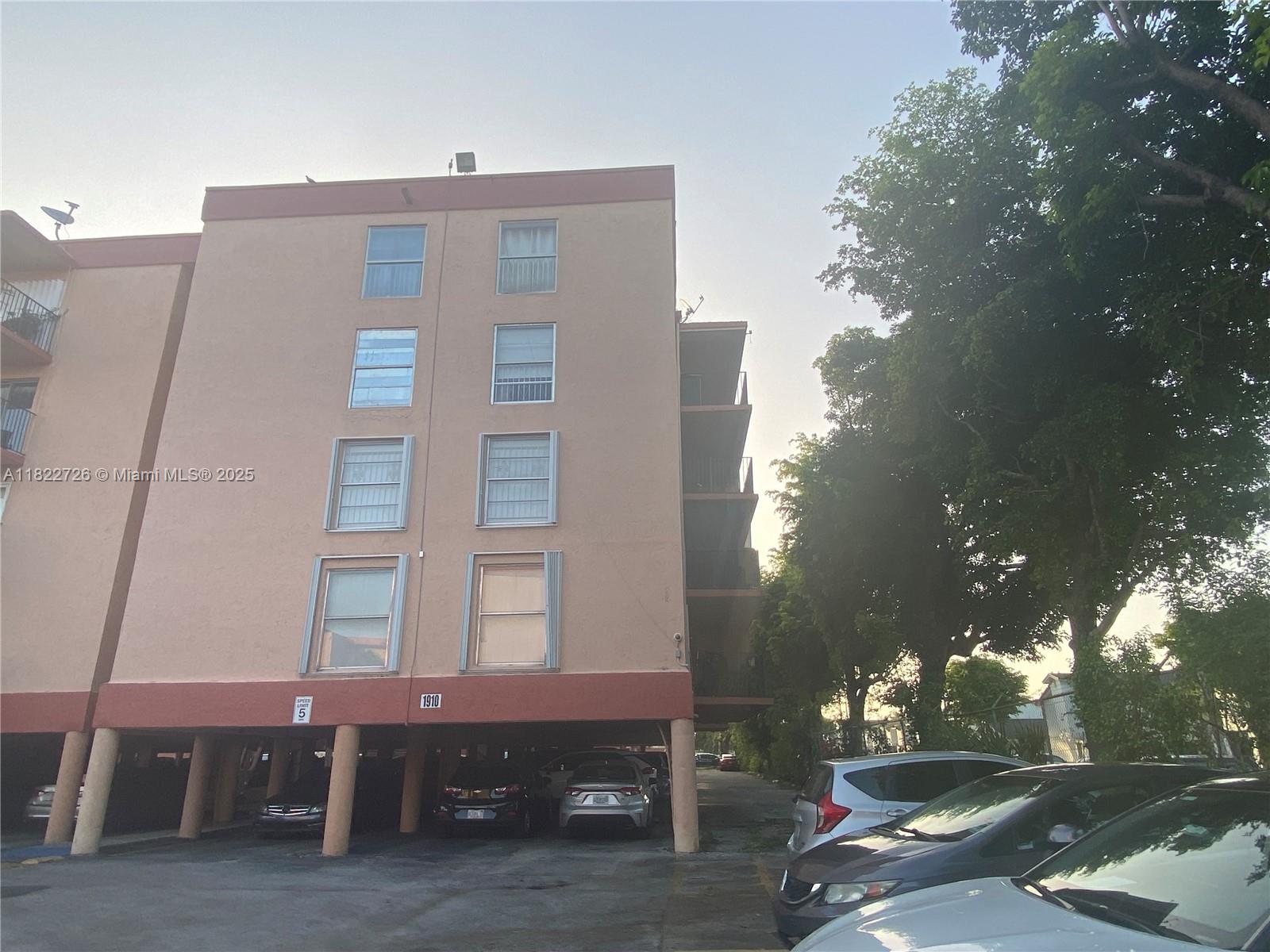 Residential, Hialeah, Florida image 19