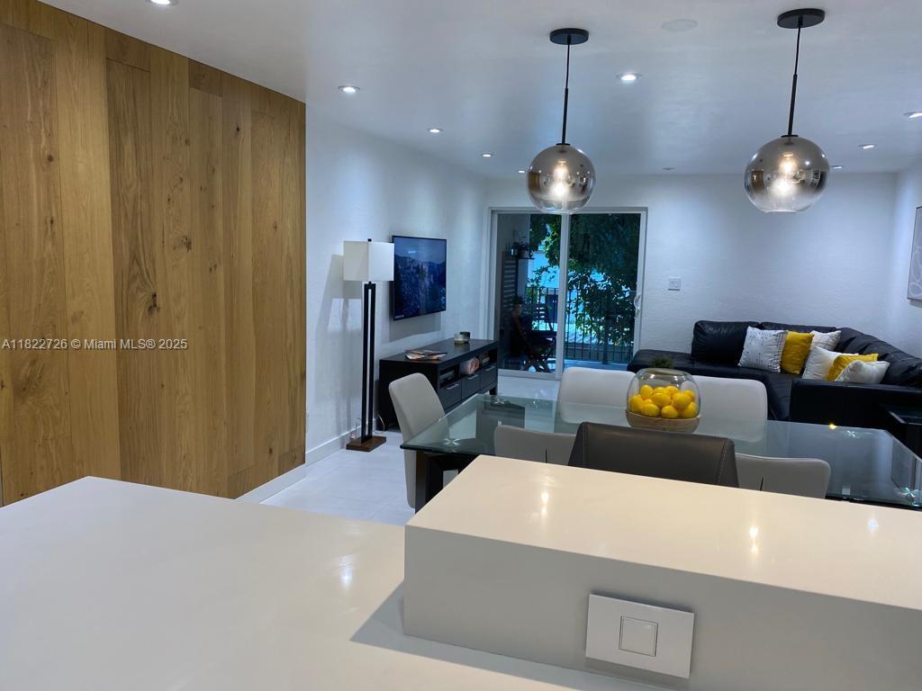 Residential, Hialeah, Florida image 3