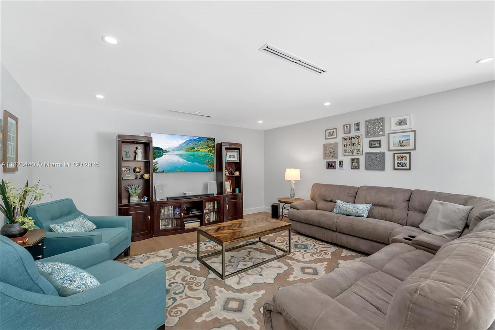 6919 Willow Ln, Miami Lakes, Florida image 9