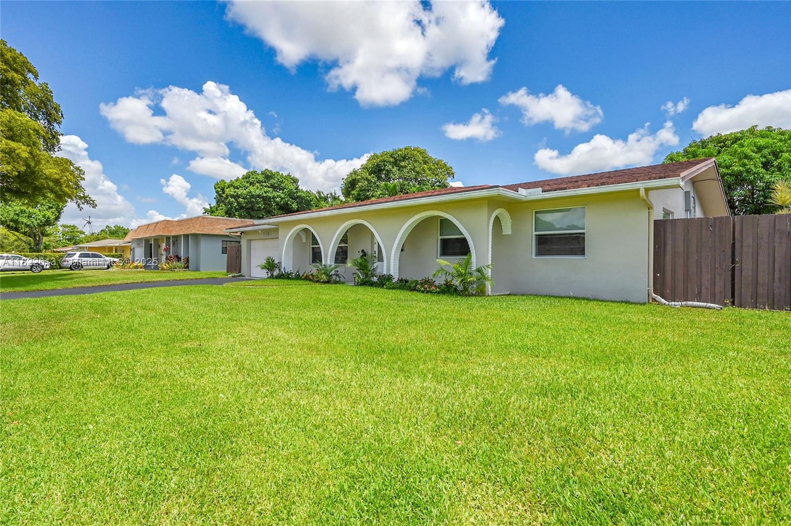 Residential, Plantation, Florida image 3
