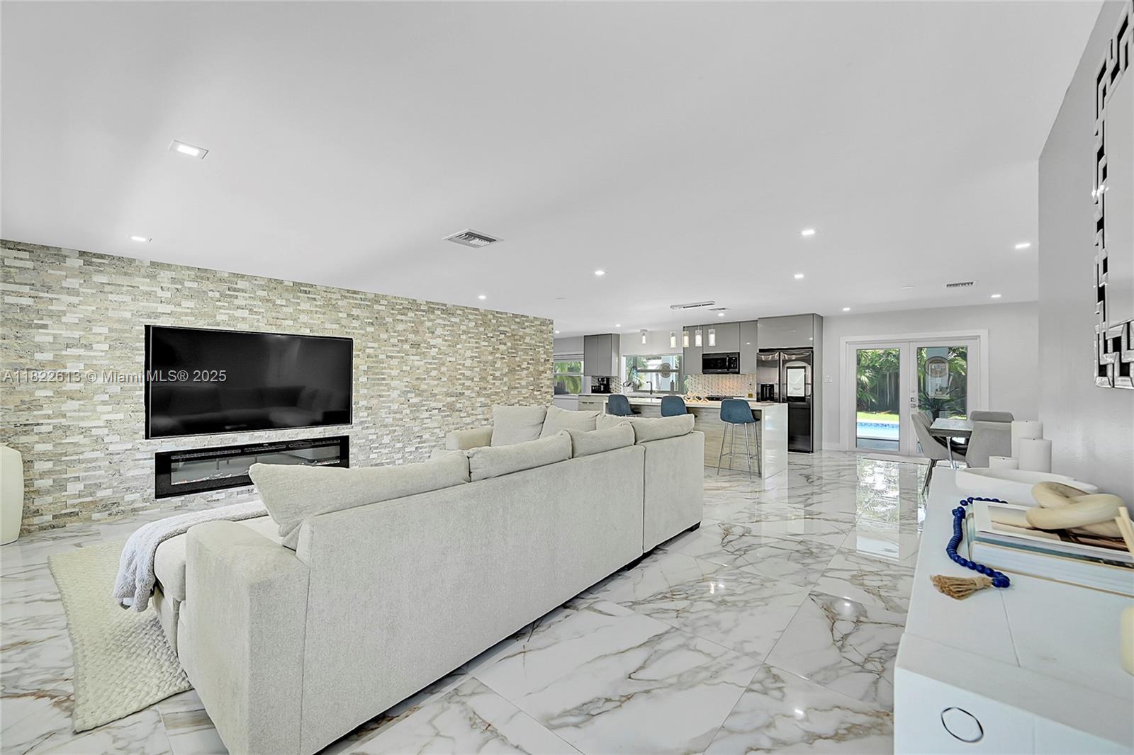 Residential, Plantation, Florida image 5
