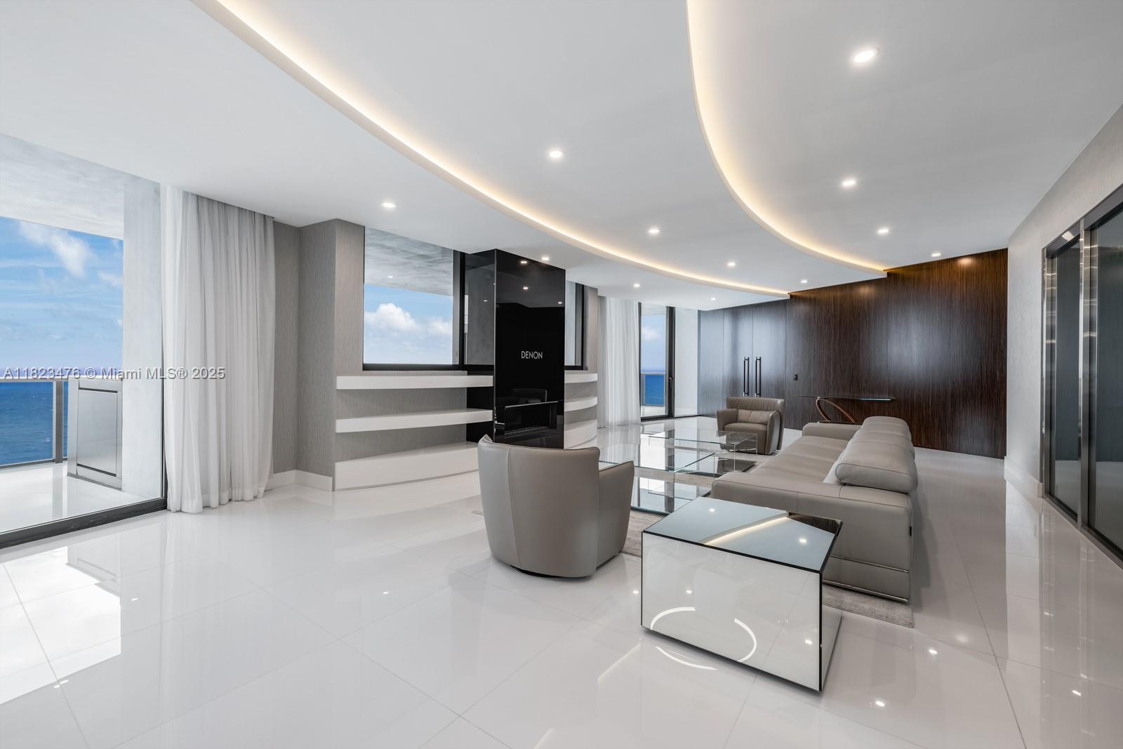 Apartamento à Venda em Sunny Isles Beach, FL