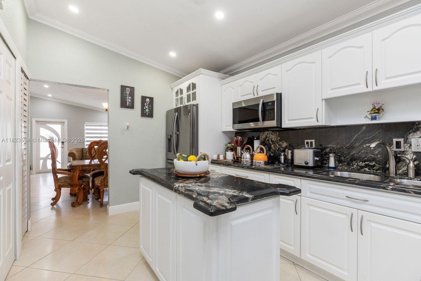 2735 W 74th St, Hialeah, Florida image 11