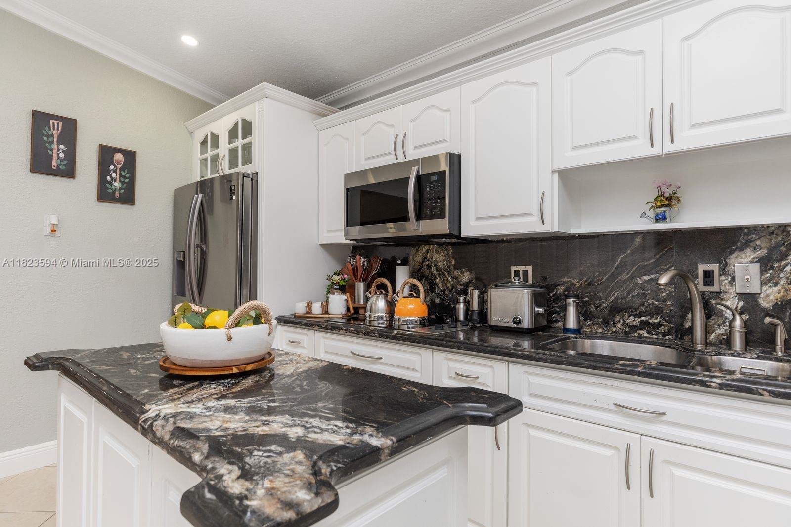 2735 W 74th St, Hialeah, Florida image 14