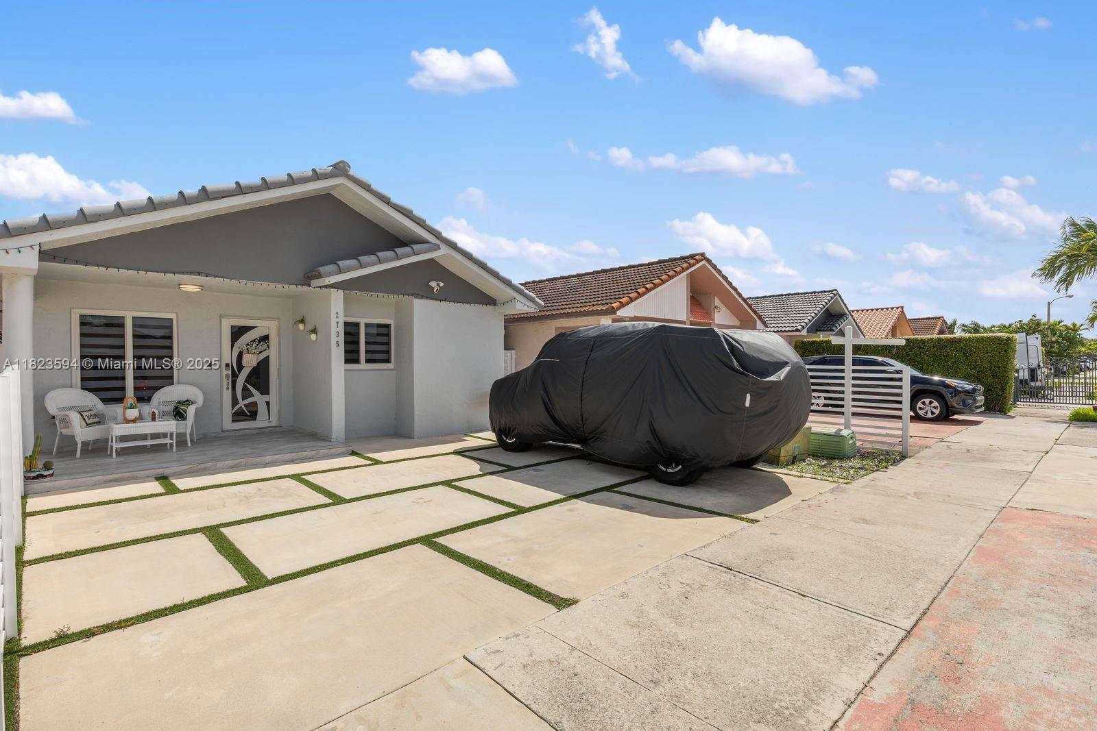 2735 W 74th St, Hialeah, Florida image 2
