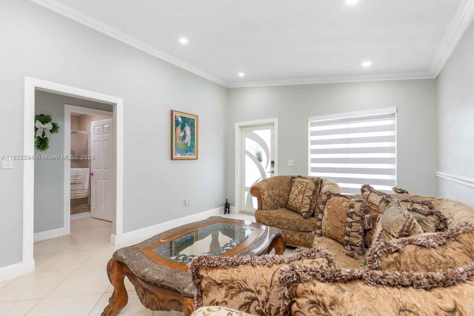 2735 W 74th St, Hialeah, Florida image 7