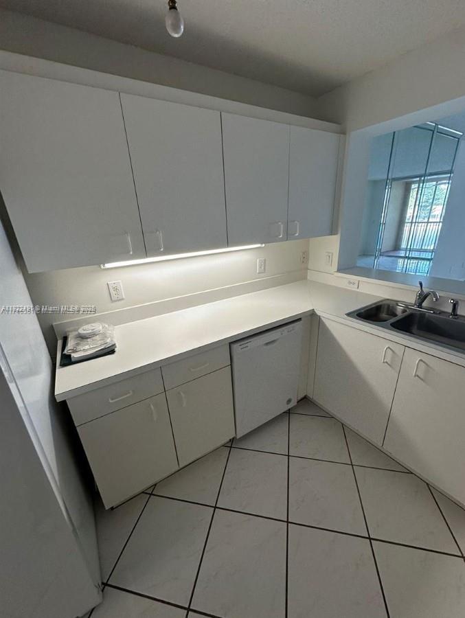 9587 Weldon Cir #B203, Tamarac, Florida image 8