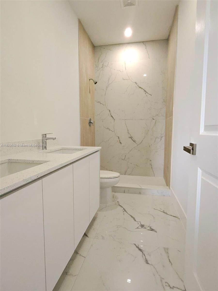 880 SW 1st St #880, Florida City, Florida image 16