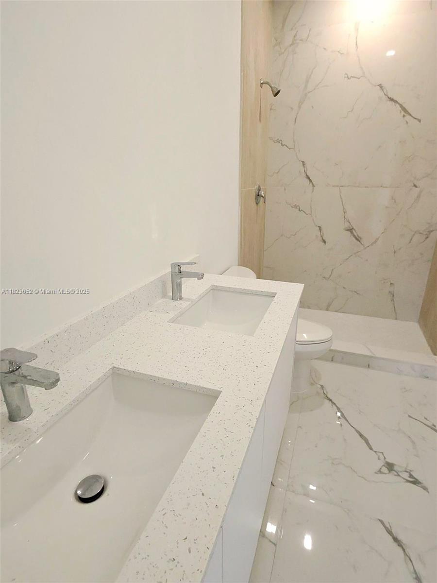 880 SW 1st St #880, Florida City, Florida image 17