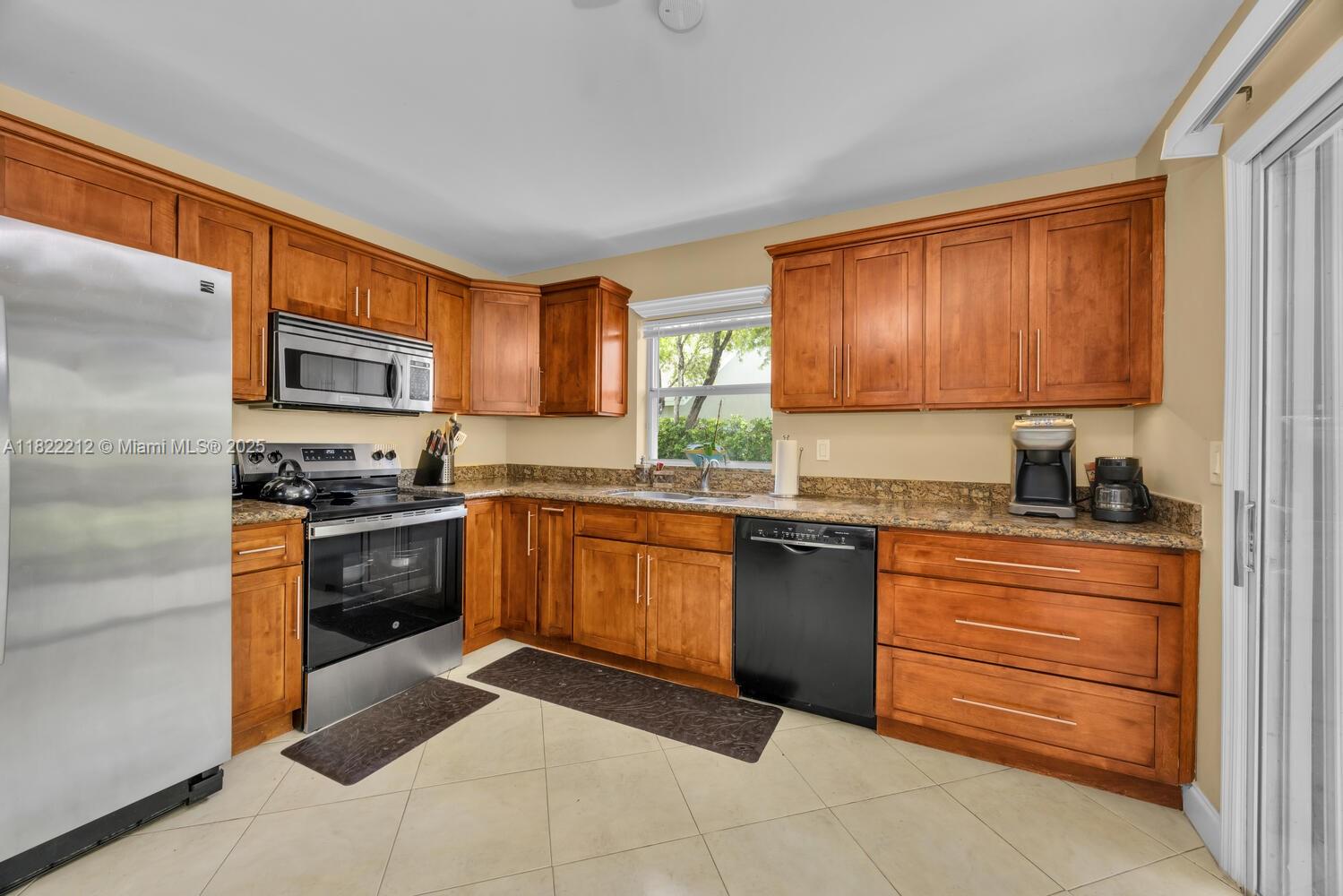 470 SE 21st Ln, Homestead, Florida image 10