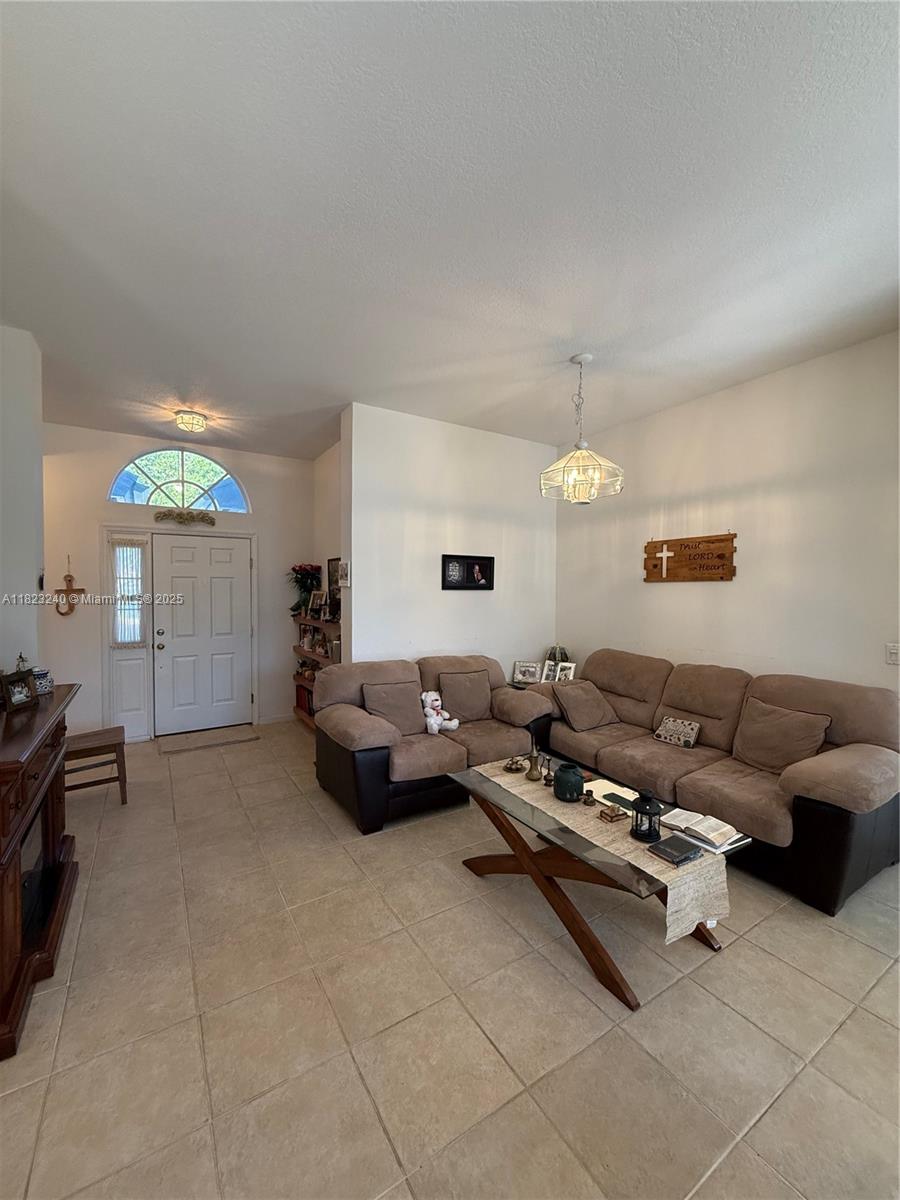 660 SE 23rd Ln, Homestead, Florida image 4