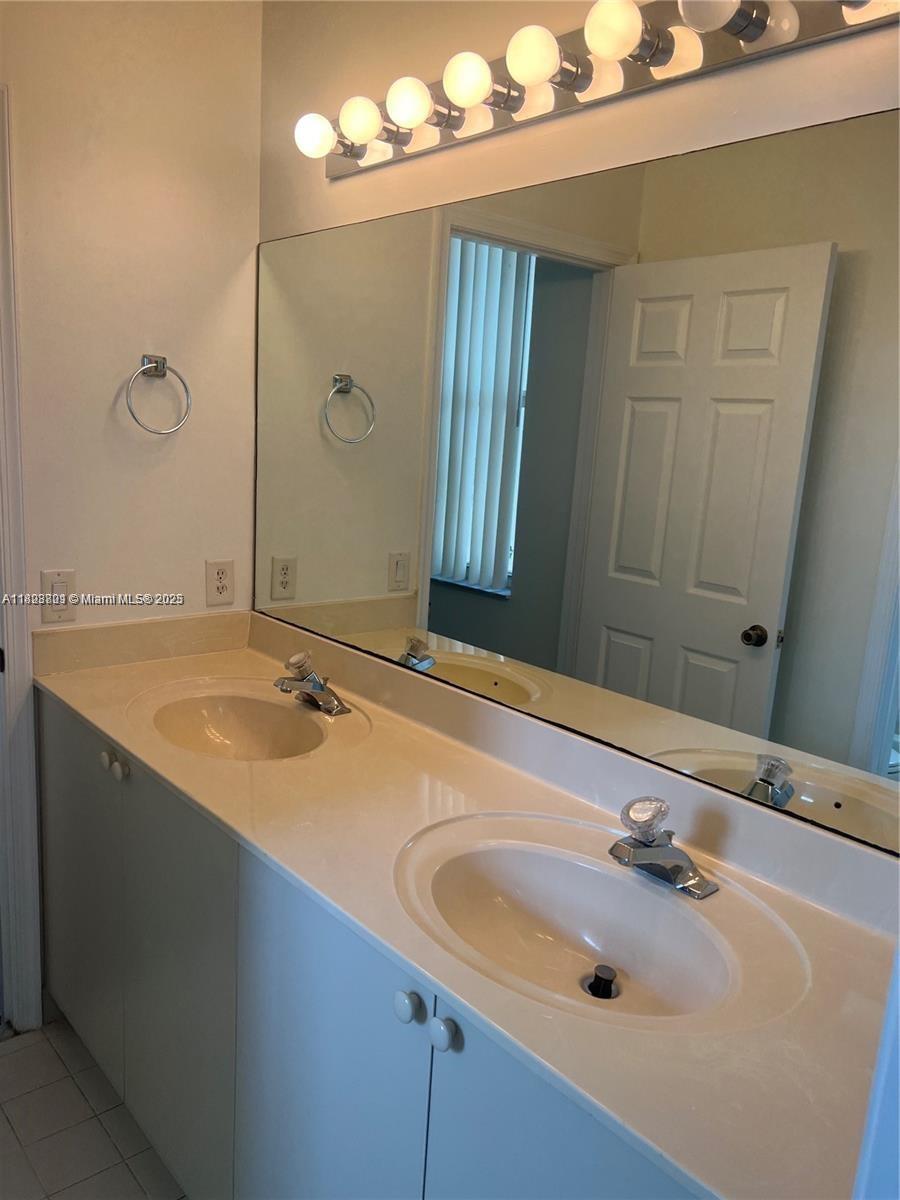 185 Riverwalk Cir, Sunrise, Florida image 16