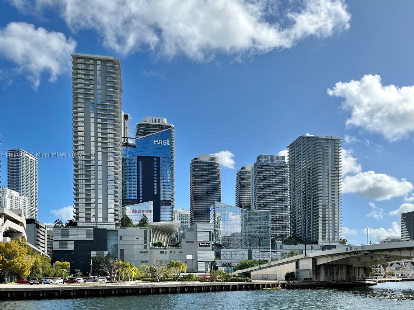 Apartamento para Alugar em Miami, FL