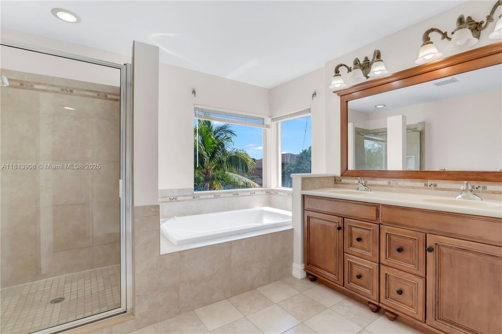 1020 NW 184th Ter, Pembroke Pines, Florida image 35