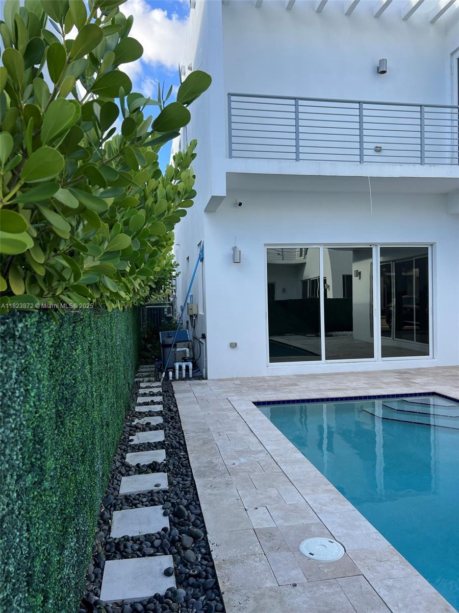 Residential, Doral, Florida image 13