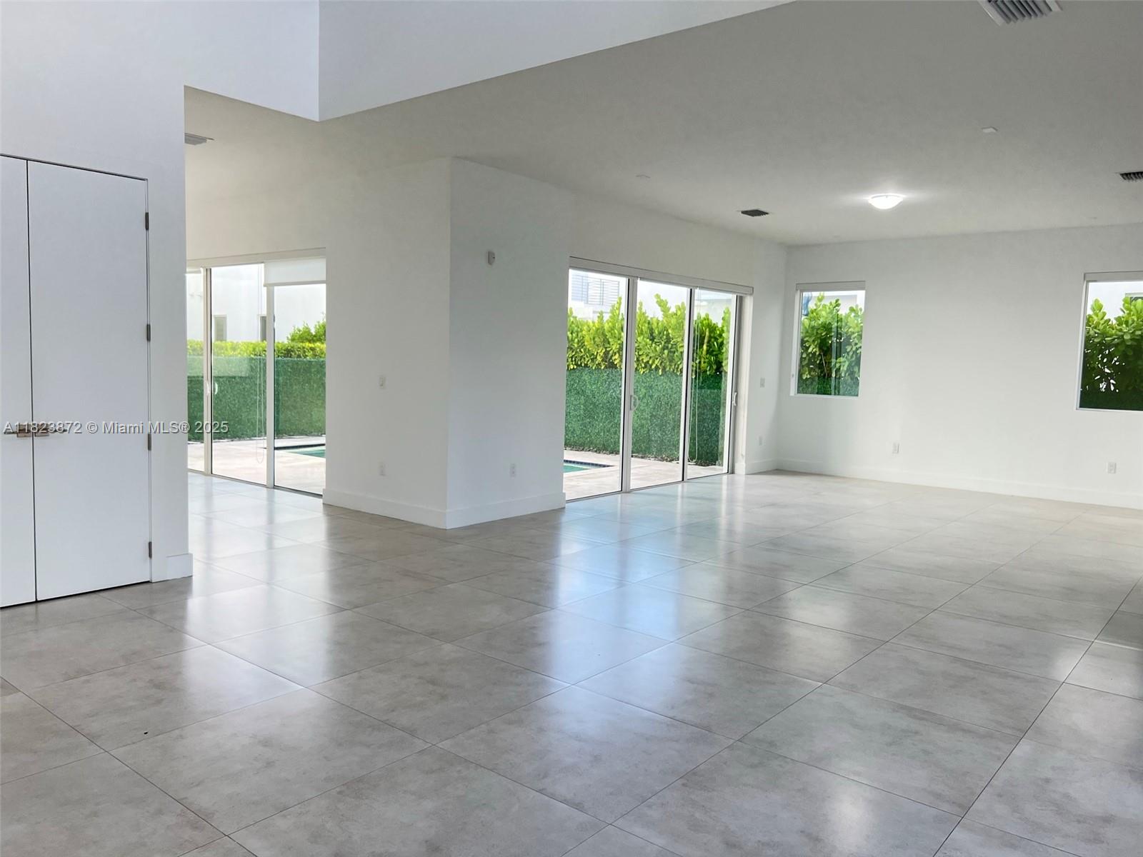 Residential, Doral, Florida image 7