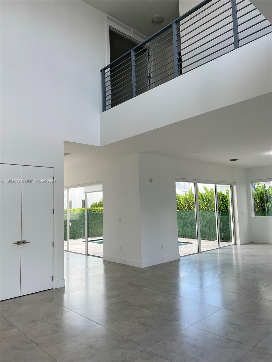 Residential, Doral, Florida image 8
