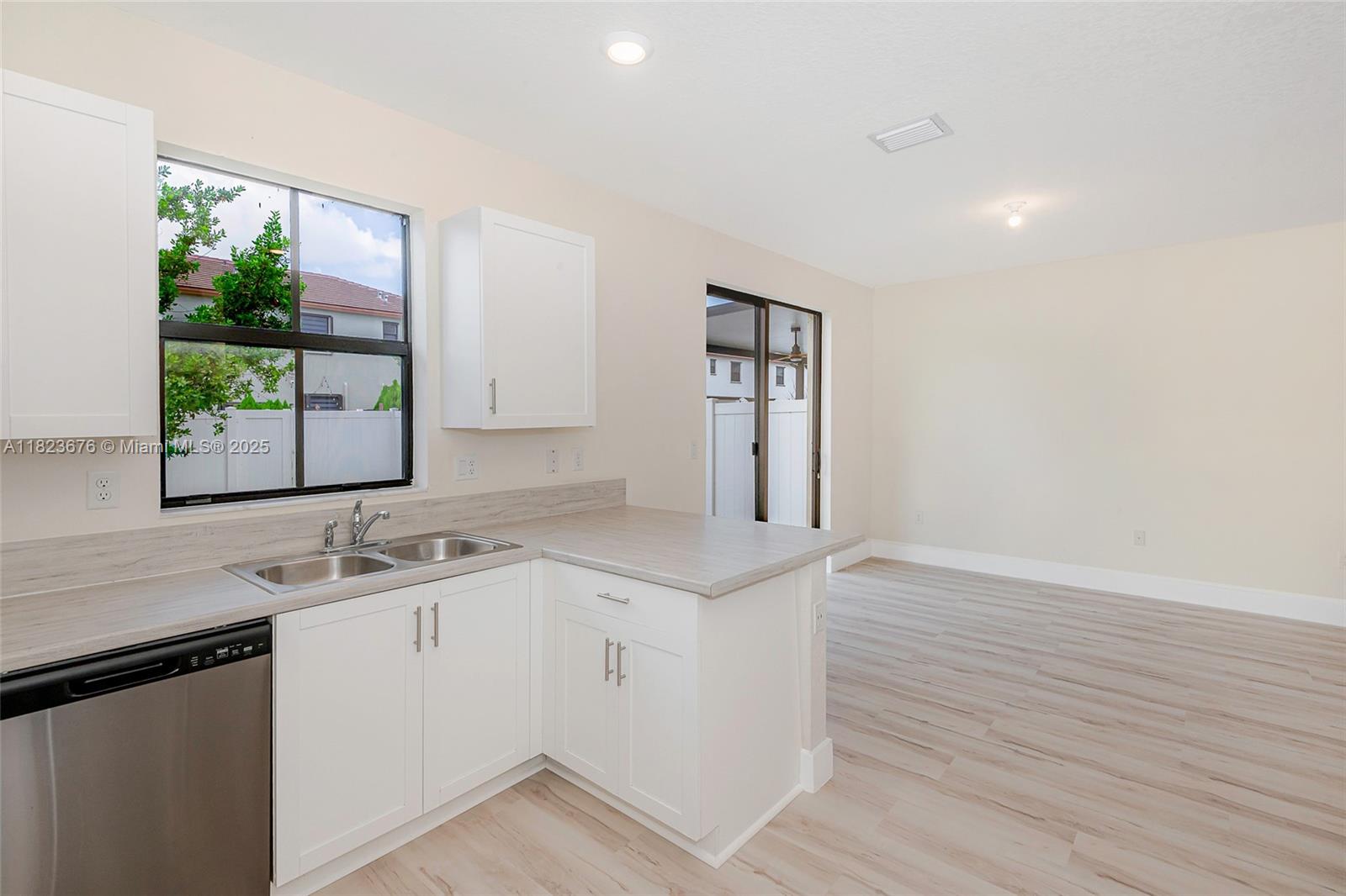 3348 W 108th St, Hialeah, Florida image 11