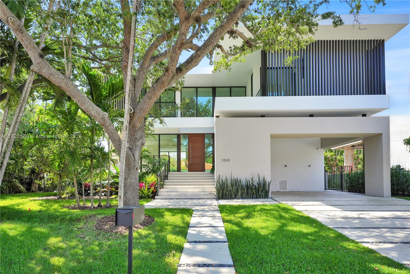 100 Hampton Ln Key Biscayne, FL 33149