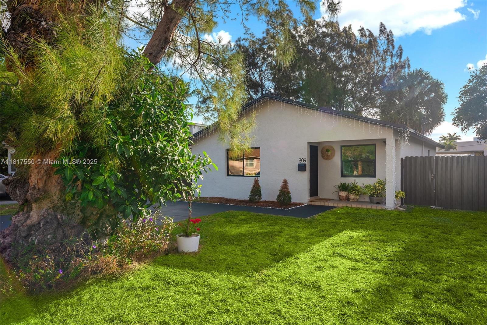309 SE 3rd Ave, Hallandale Beach, Florida image 2