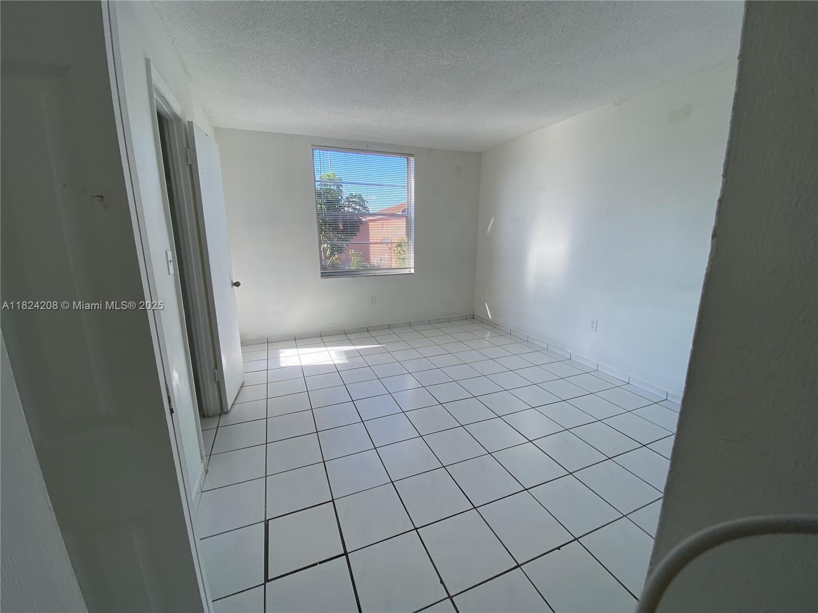18942 NW 86th Ct, Hialeah, Florida image 3