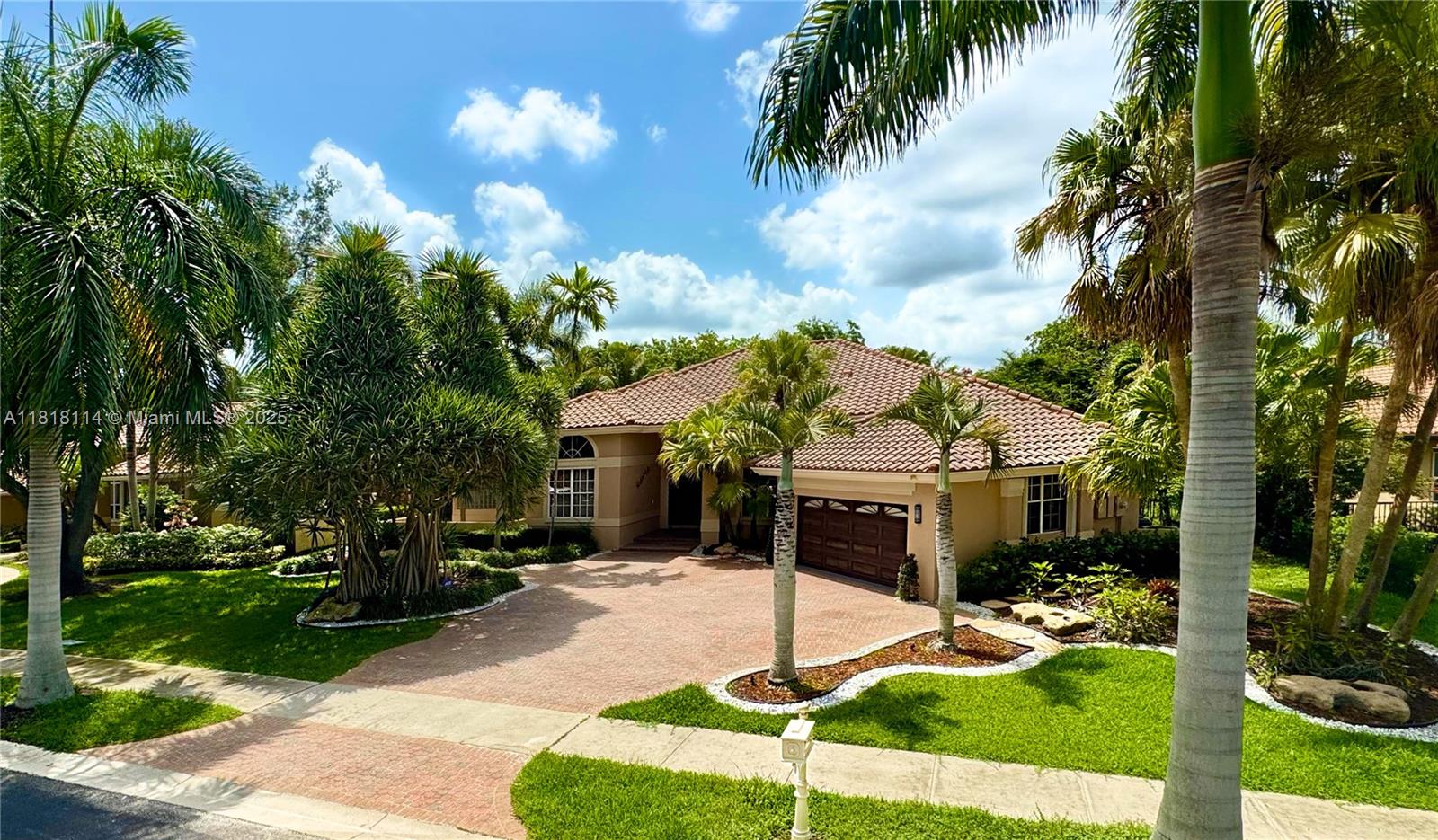 375 Sabal Way, Weston, Florida image 1