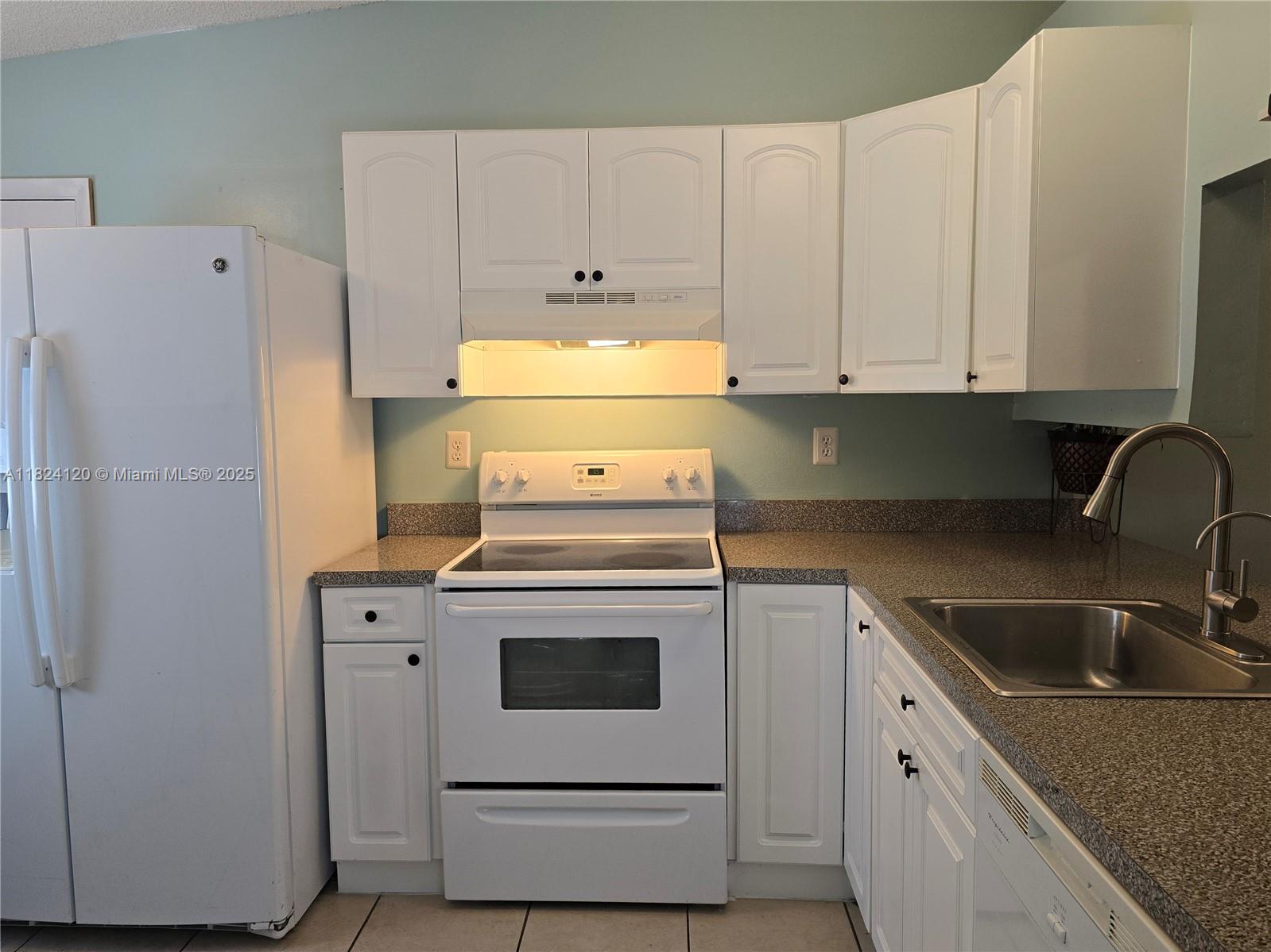 9410 S Meadows Cir, Miramar, Florida image 10