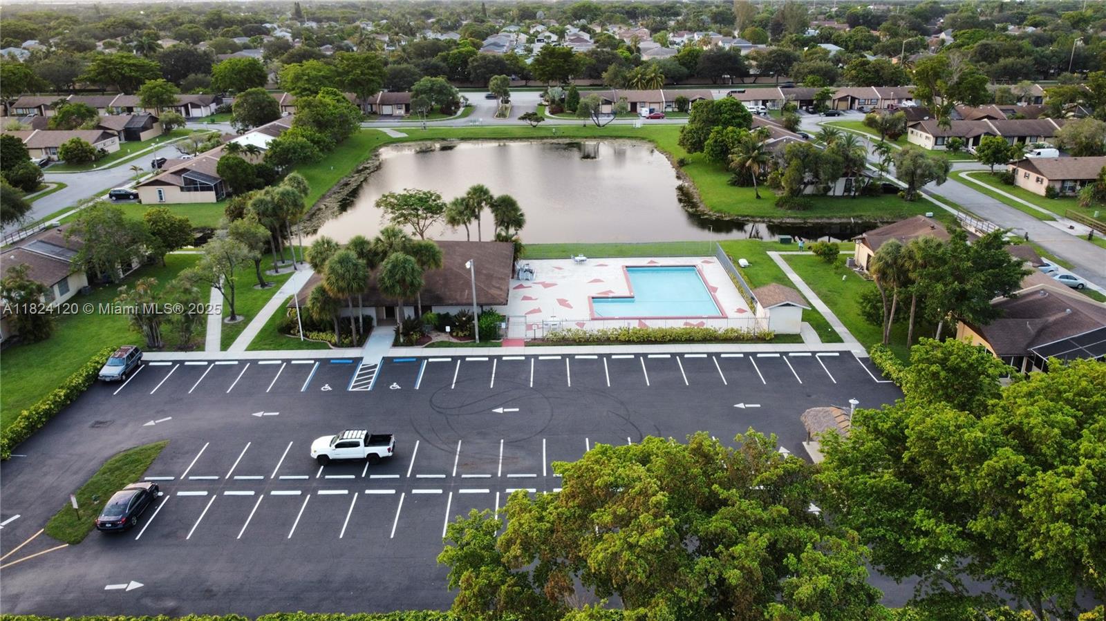 9410 S Meadows Cir, Miramar, Florida image 24
