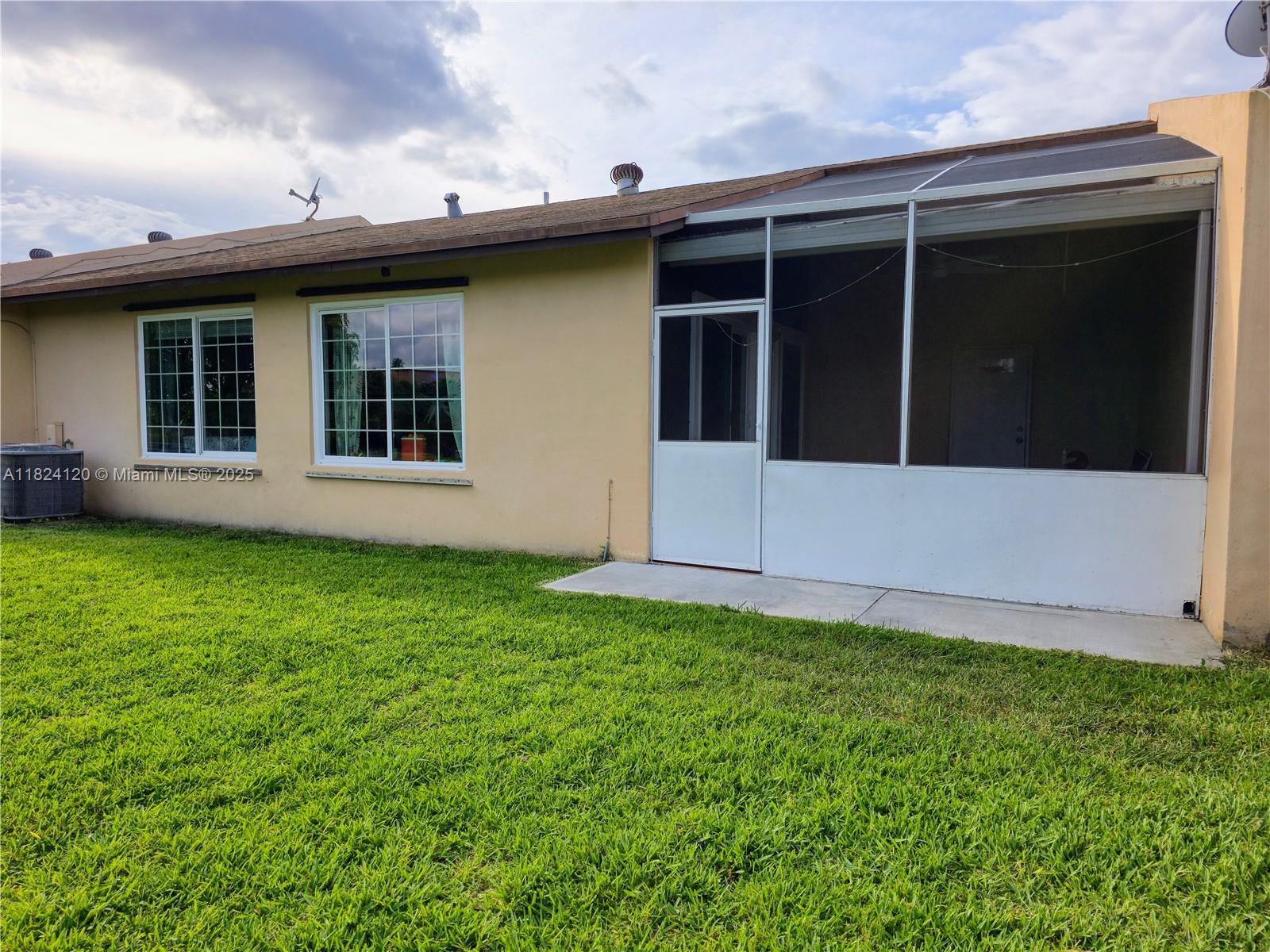 9410 S Meadows Cir, Miramar, Florida image 4