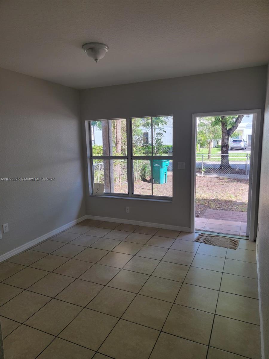 656 SW 11th St, Florida City, Florida image 3