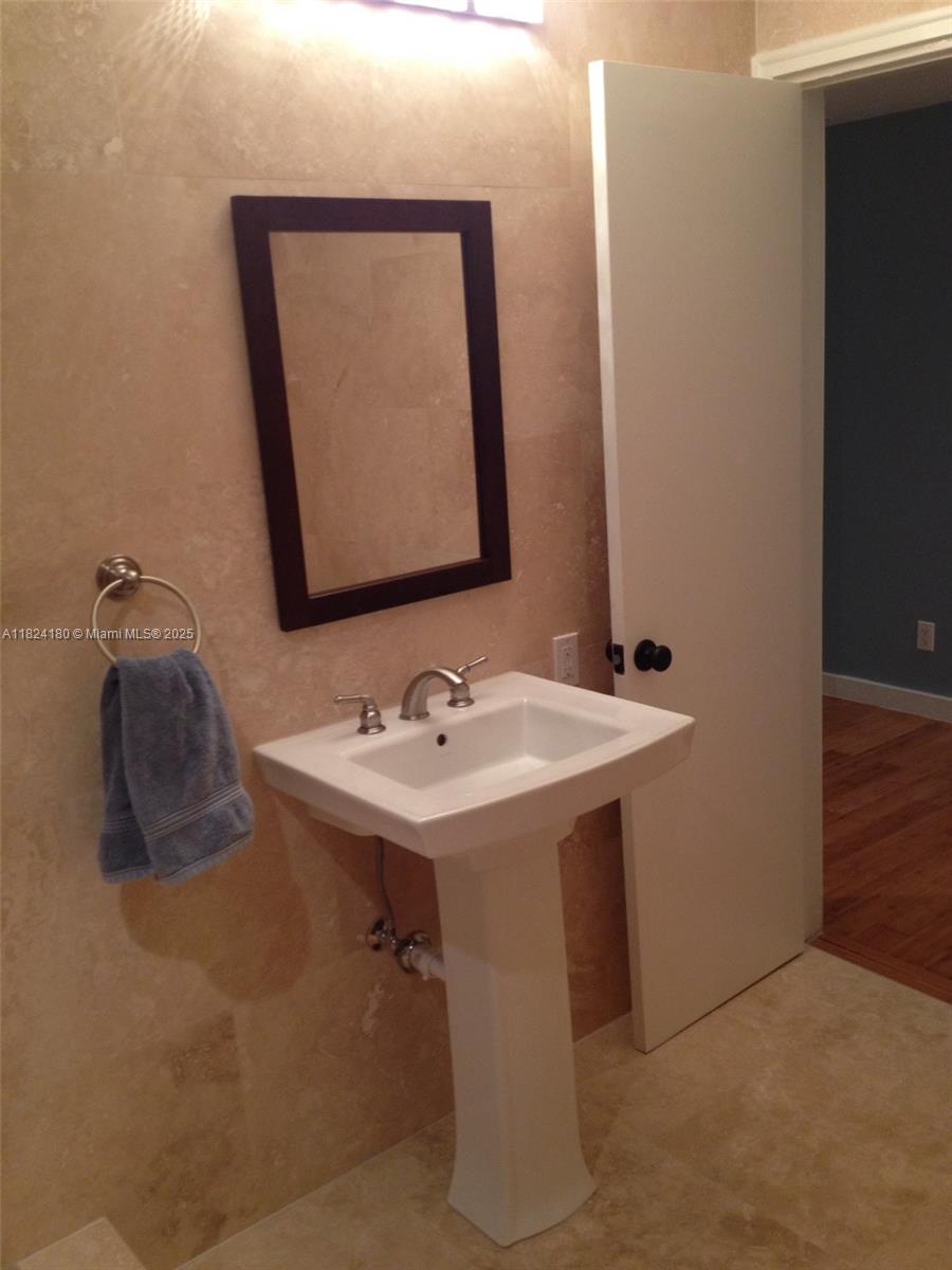324 La Villa Dr, Miami Springs, Florida image 14