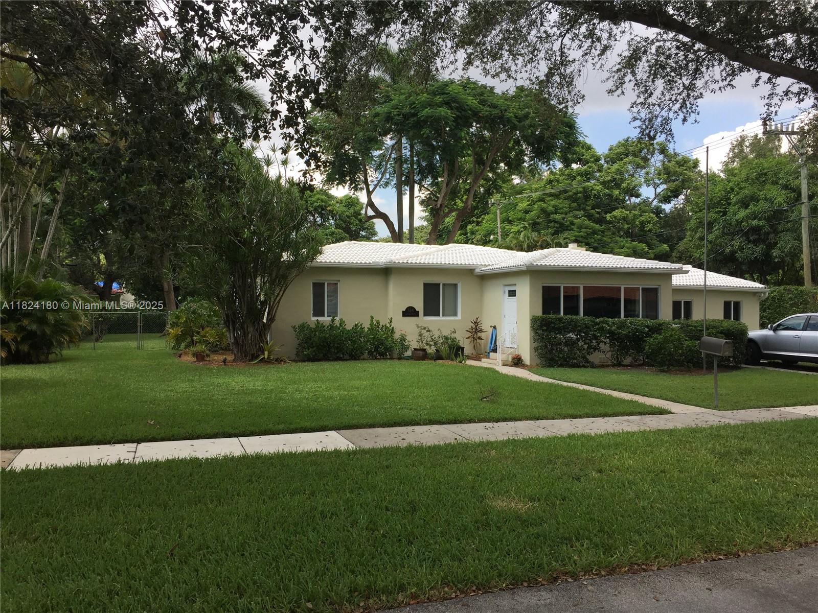 324 La Villa Dr, Miami Springs, Florida image 2