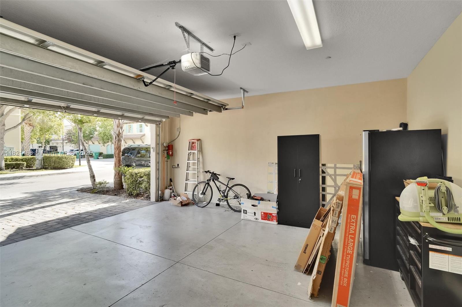8144 Cascada Isles Dr, Cooper City, Florida image 34