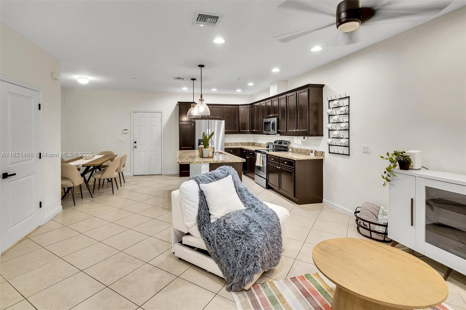 8144 Cascada Isles Dr, Cooper City, Florida image 3
